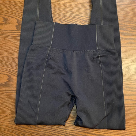 Black Gymshark Seamless Leggings - Picture 3 of 6